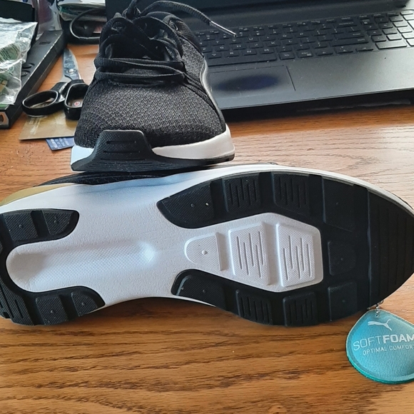 Ladies Puma Sneakers - Picture 5 of 10